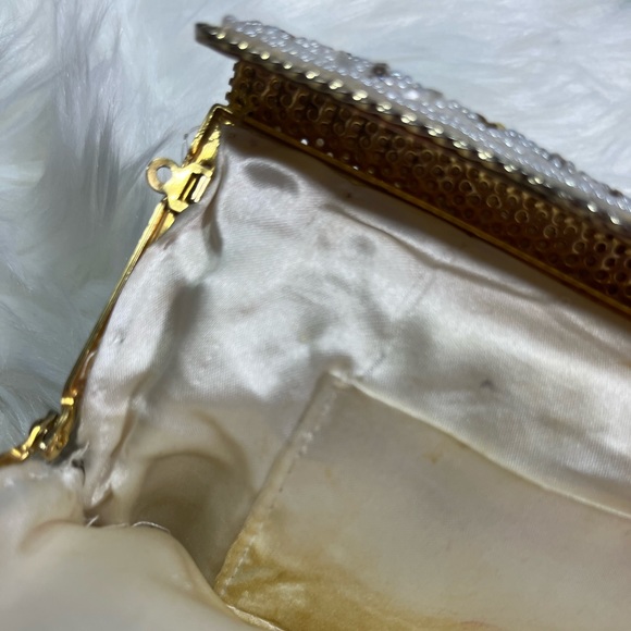 Vintage Gold-Pewter-White Beaded Clutch. - Picture 13 of 13